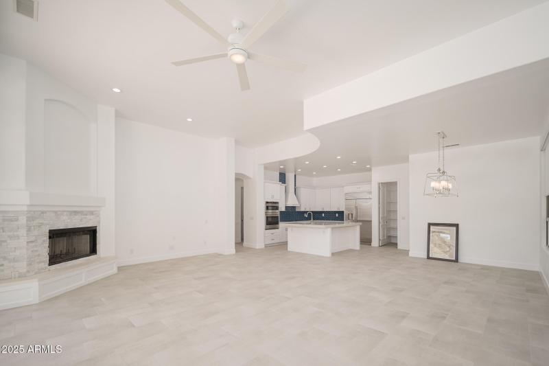 20250930_6439-W-Willow-Ave_08