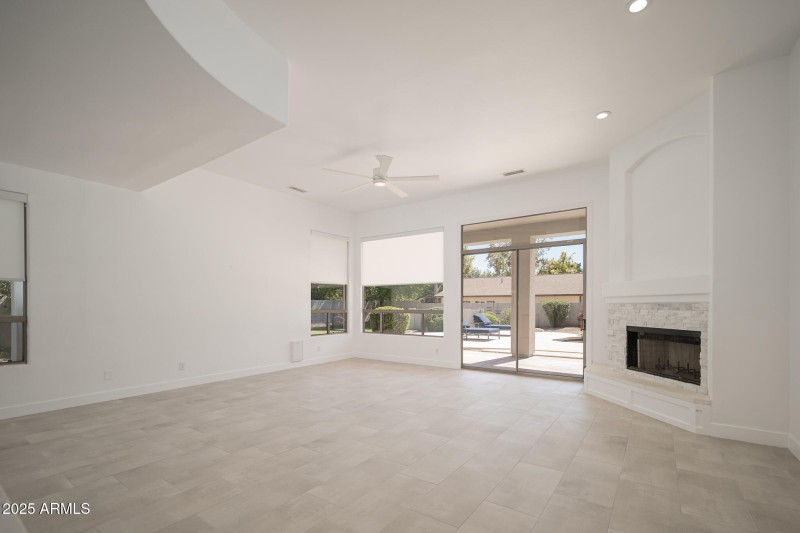 20250930_6439-W-Willow-Ave_09