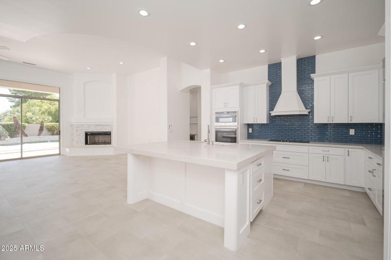 20250930_6439-W-Willow-Ave_12