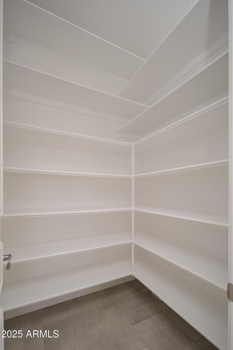 20250930_6439-W-Willow-Ave_15