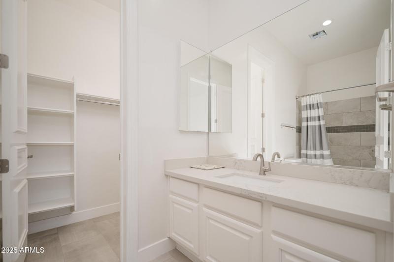 20250930_6439-W-Willow-Ave_31