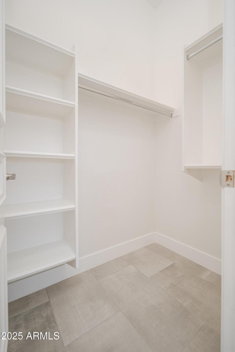 20250930_6439-W-Willow-Ave_32