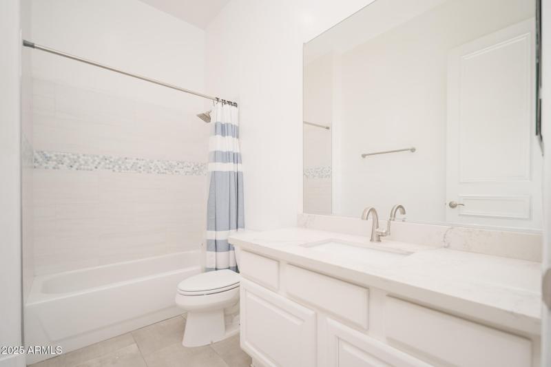 20250930_6439-W-Willow-Ave_34