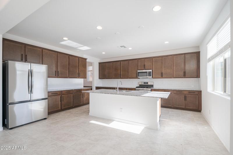 20251002_11988-N-169th-Ave_04