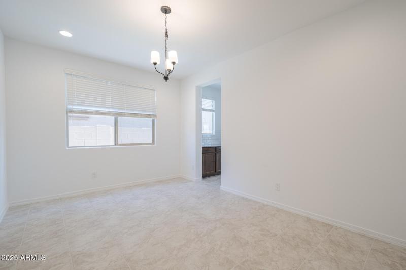 20251002_11988-N-169th-Ave_08