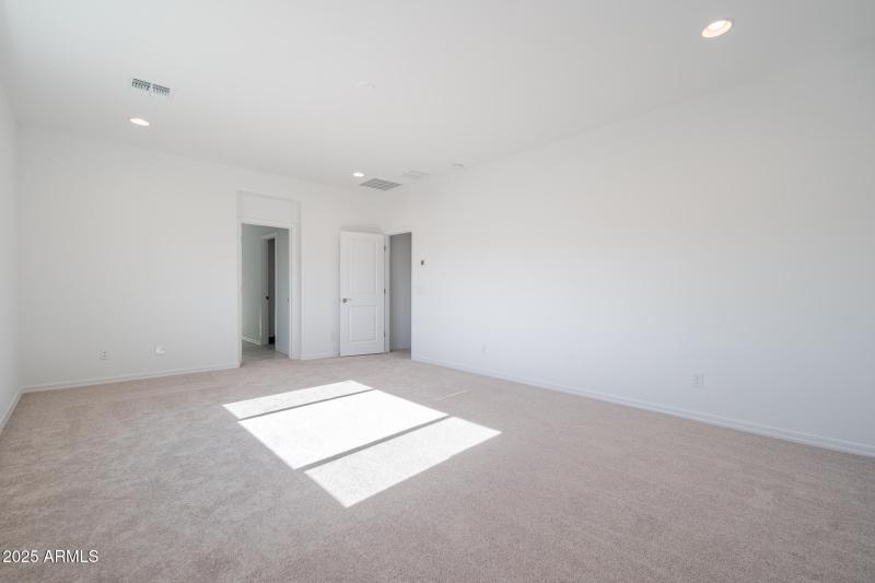 20251002_11988-N-169th-Ave_11