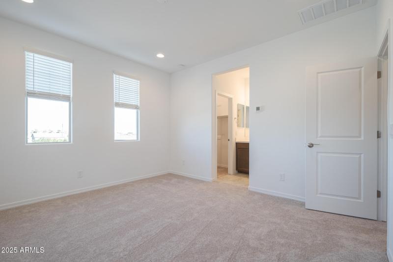 20251002_11988-N-169th-Ave_16