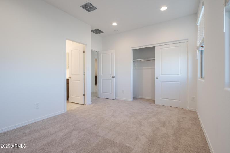 20251002_11988-N-169th-Ave_21