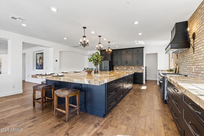 36_3428_N_Park_St36_mls