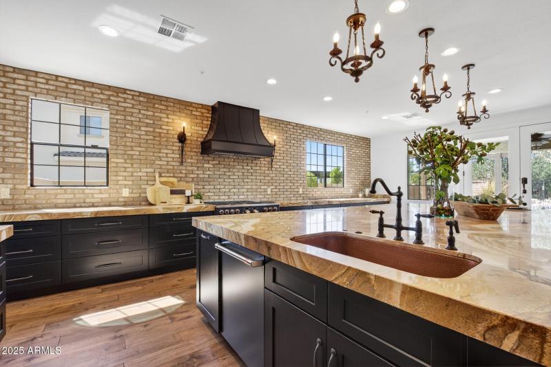 39_3428_N_Park_St39_mls