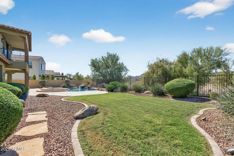 105_3428_N_Park_St105_mls