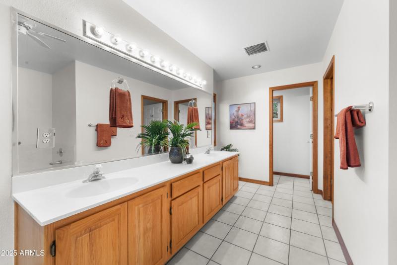 Interior - 3313 E Ute Pl-16