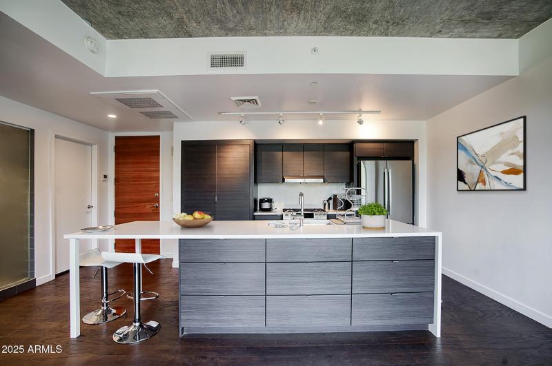 100 W PORTLAND ST 404