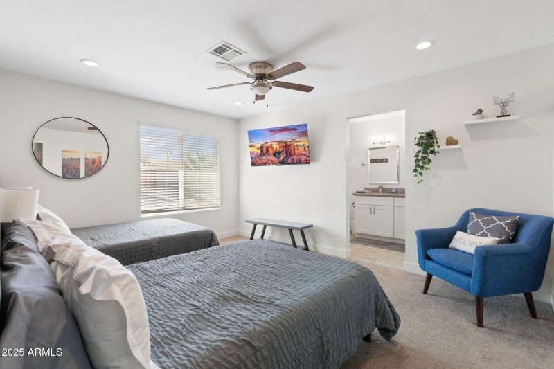 7-web-or-mls-Photo Oct 03 2025, 1 00 51