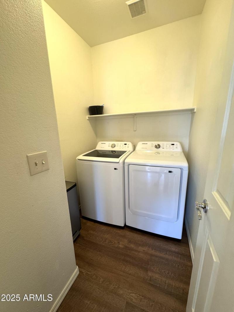 Oversized laundry with Storage