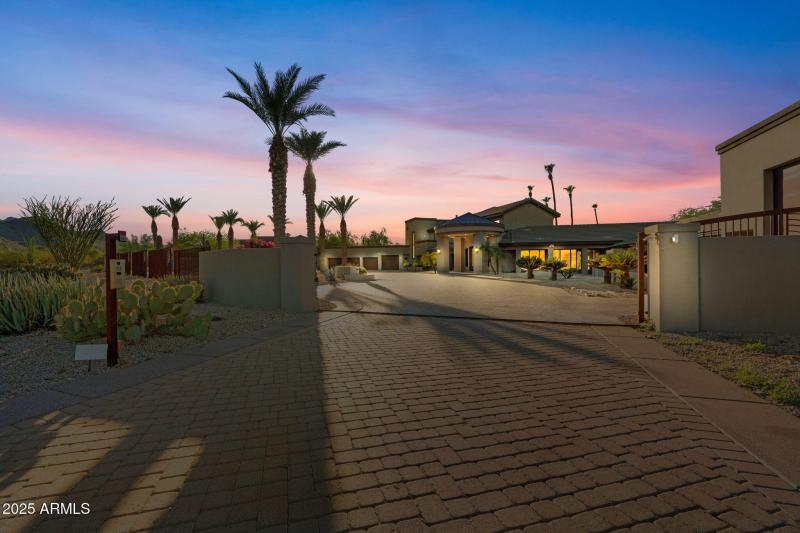 65-web-or-mls-3850-e-sahuaro-blvd