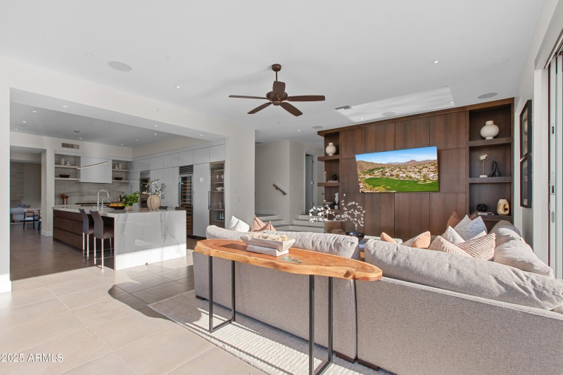 Family rm adjacent to kitchen