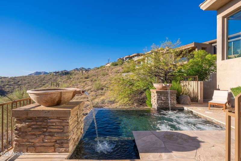 10826 N Skyline Dr - 42