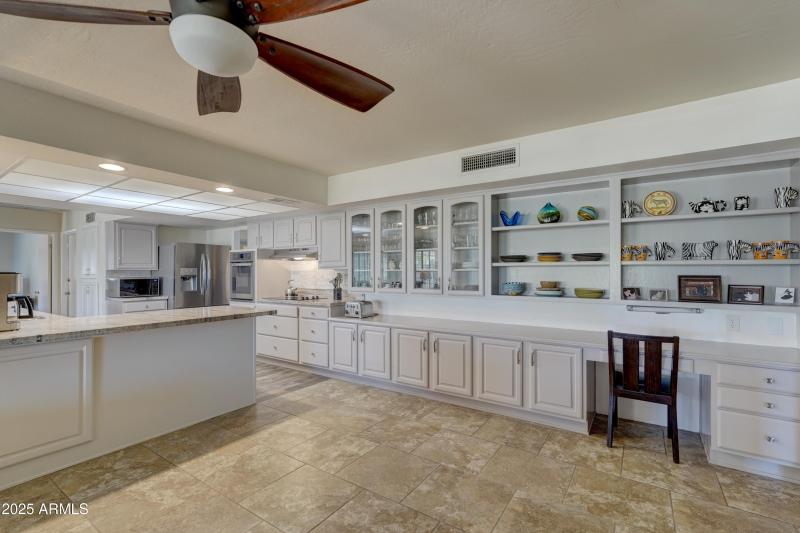 AOTucker-2510050955_A730141_2_3_4_5Inter