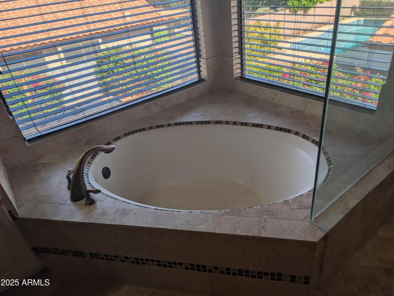 16 Roman soaking tub