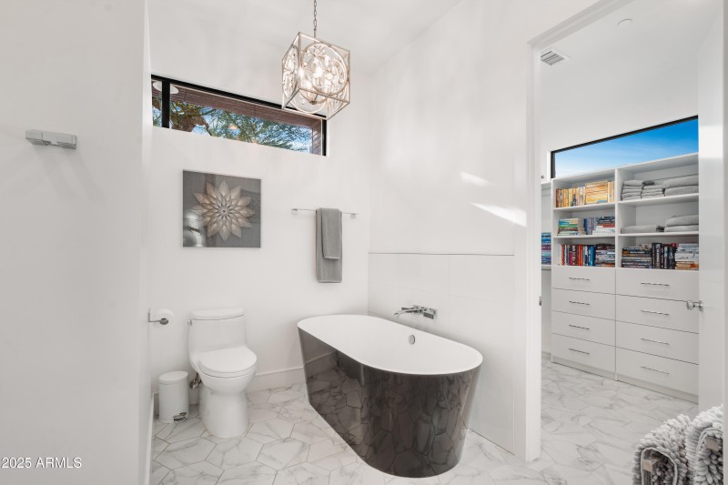 2nd Guest Bed Ensuite Bath and Shower