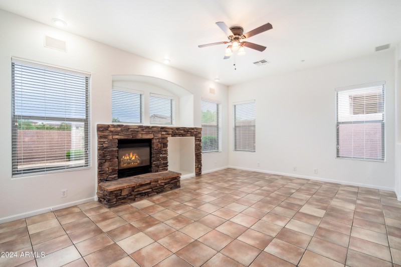 9098 E Mohawk Ln (12)