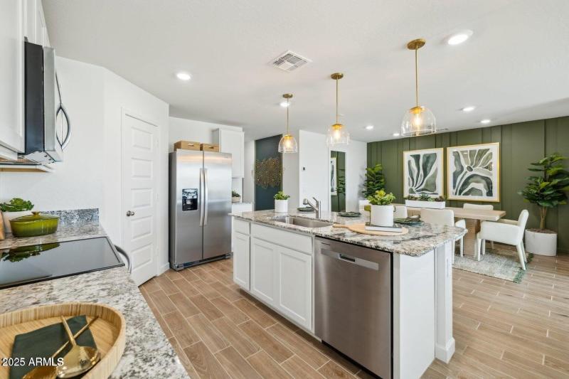 Easton, Kitchen & Dining Room, Model Pic