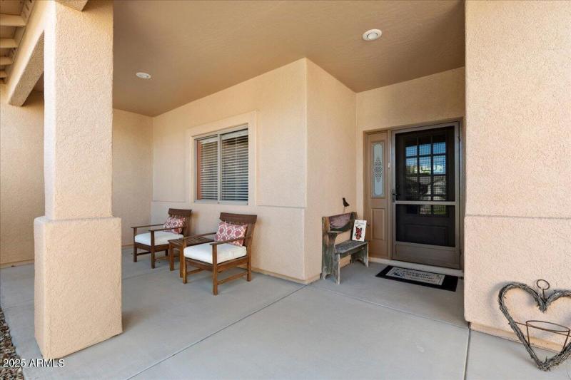 04-Front Covered Patio