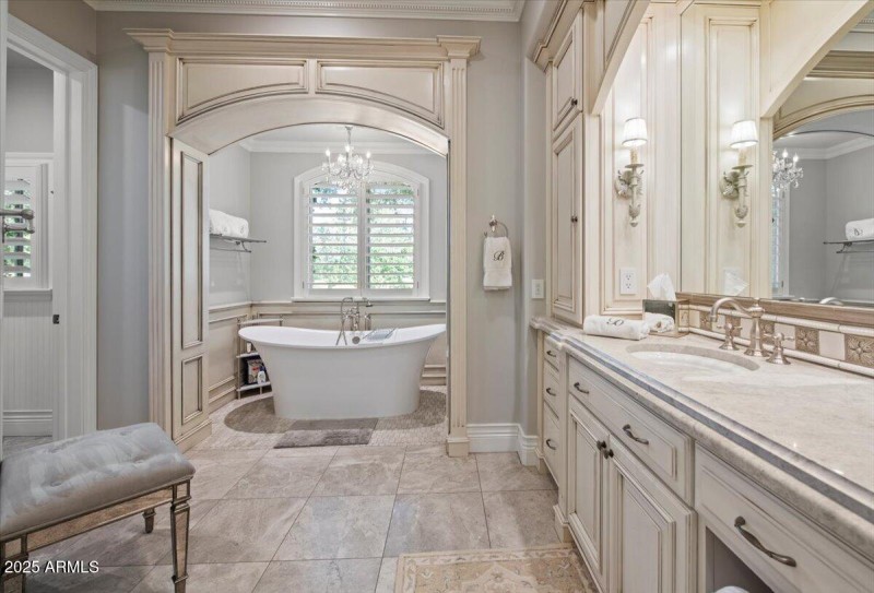 Primary En-Suite