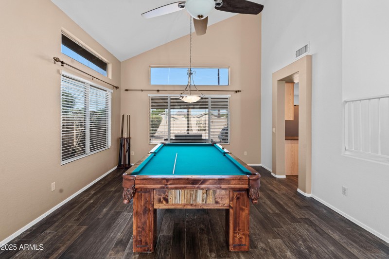 LIVINGROOM/FRONTFROOM