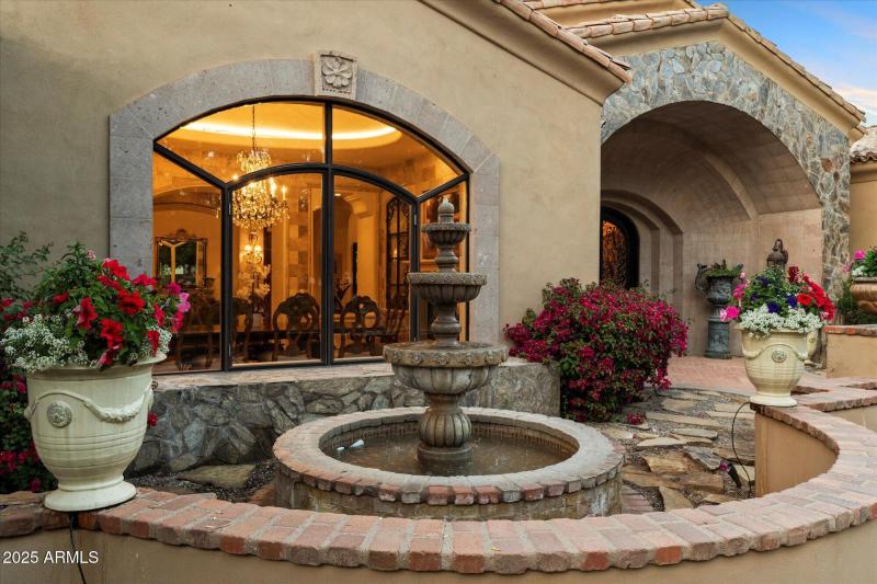 096-View of Dining Room _ Fountain