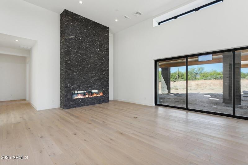 4-web-or-mls-35097-n-83rd-pl