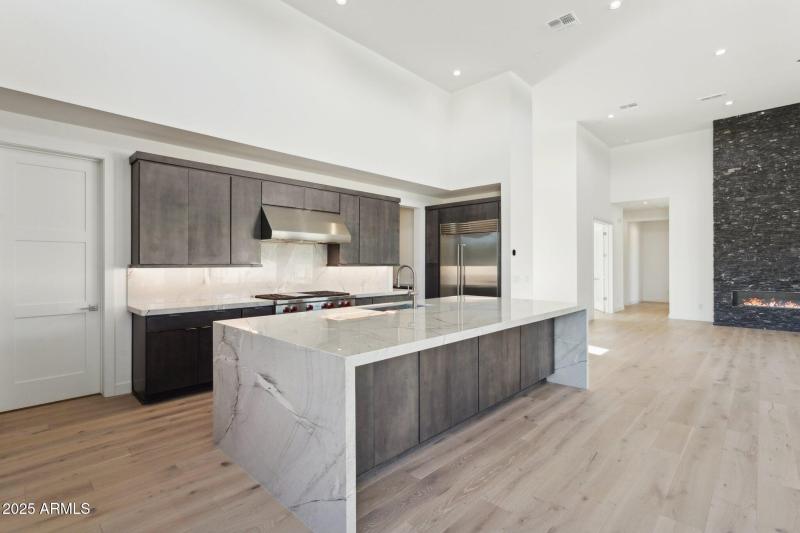 11-web-or-mls-35097-n-83rd-pl