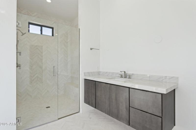 24-web-or-mls-35097-n-83rd-pl