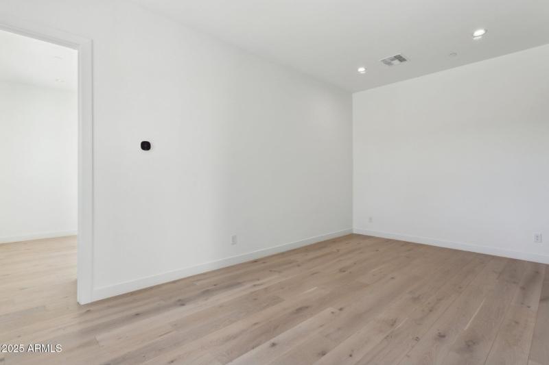 29-web-or-mls-35097-n-83rd-pl