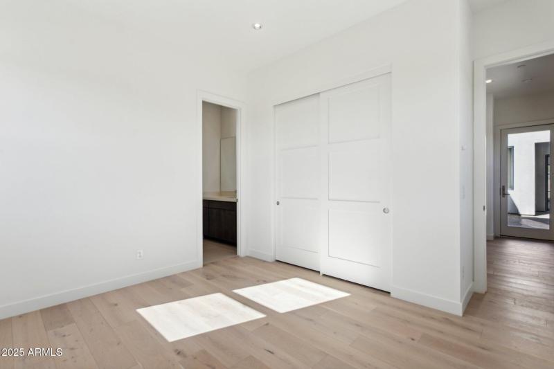 32-web-or-mls-35097-n-83rd-pl