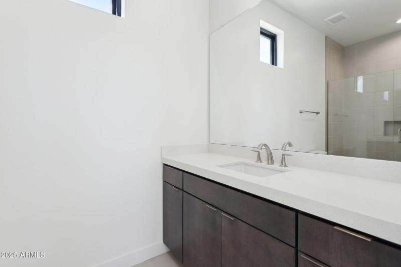 33-web-or-mls-35097-n-83rd-pl