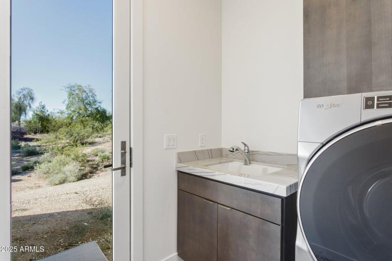 47-web-or-mls-35097-n-83rd-pl