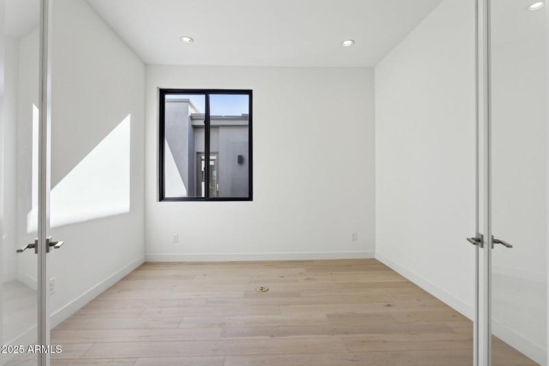 51-web-or-mls-35097-n-83rd-pl