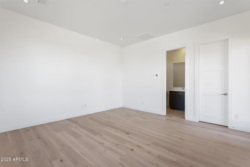 59-web-or-mls-35097-n-83rd-pl