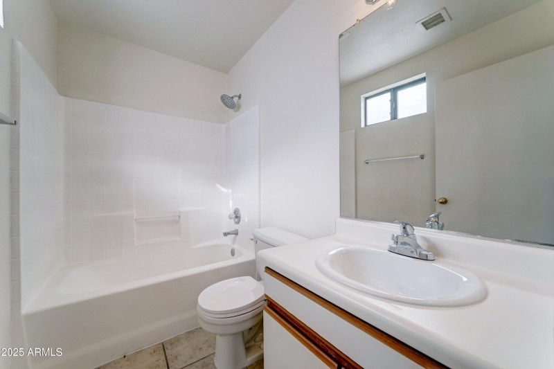 2147 E Robin Lane-19