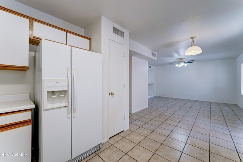 2147 E Robin Lane-14