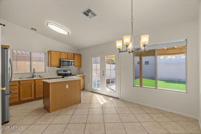 09-Dining and Kitchen