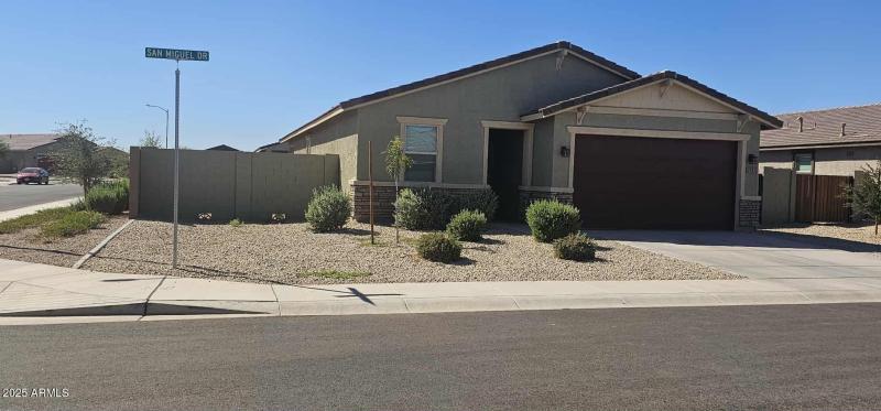 2531 E San Miguel Dr