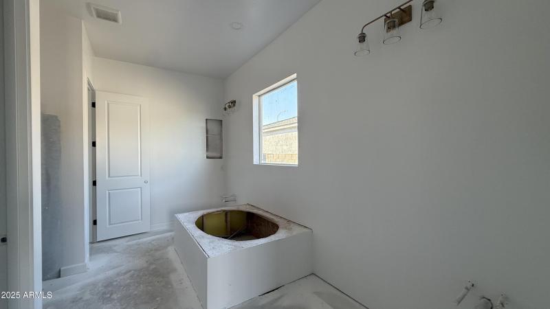 016 - Owner's Bathroom