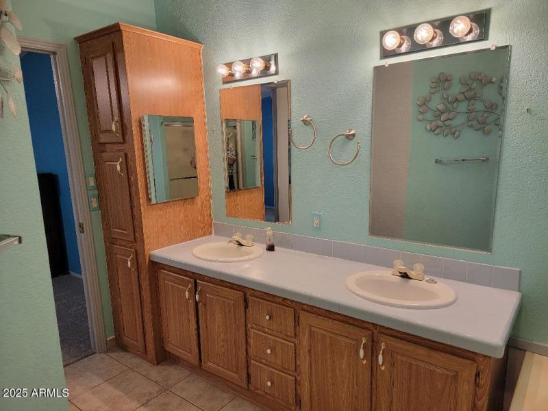 3804 Kansas primary bathroom