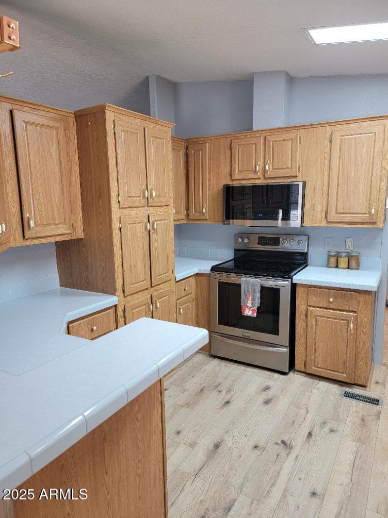 3804 kitchen with stainless appliances
