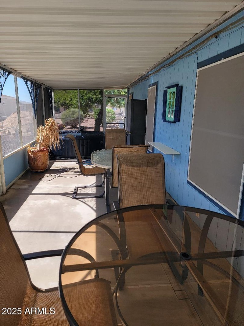 3804 screened in porch hottub