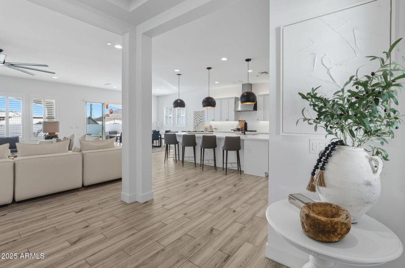 8-web-or-mls-1837 E Villa Linda Dr Phoen