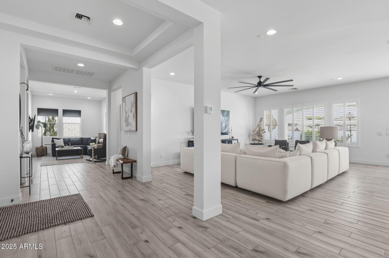 37-web-or-mls-1837 E Villa Linda Dr Phoe